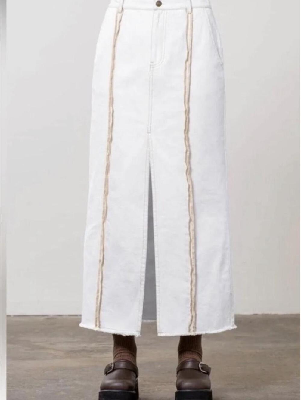 Moon River Women's White and Cream Skirt